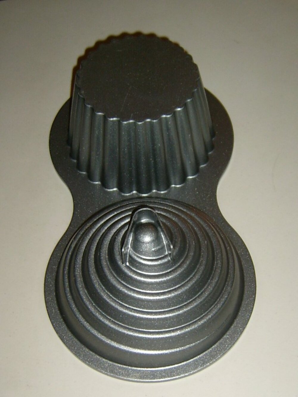 WILTON GIANT CUPCAKE NON STICK BAKING PAN, EUC